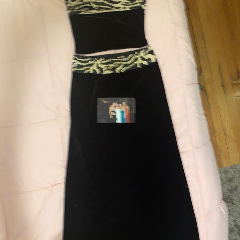 Sequins Skirt and Top w Velevet - Picture 3 of 17